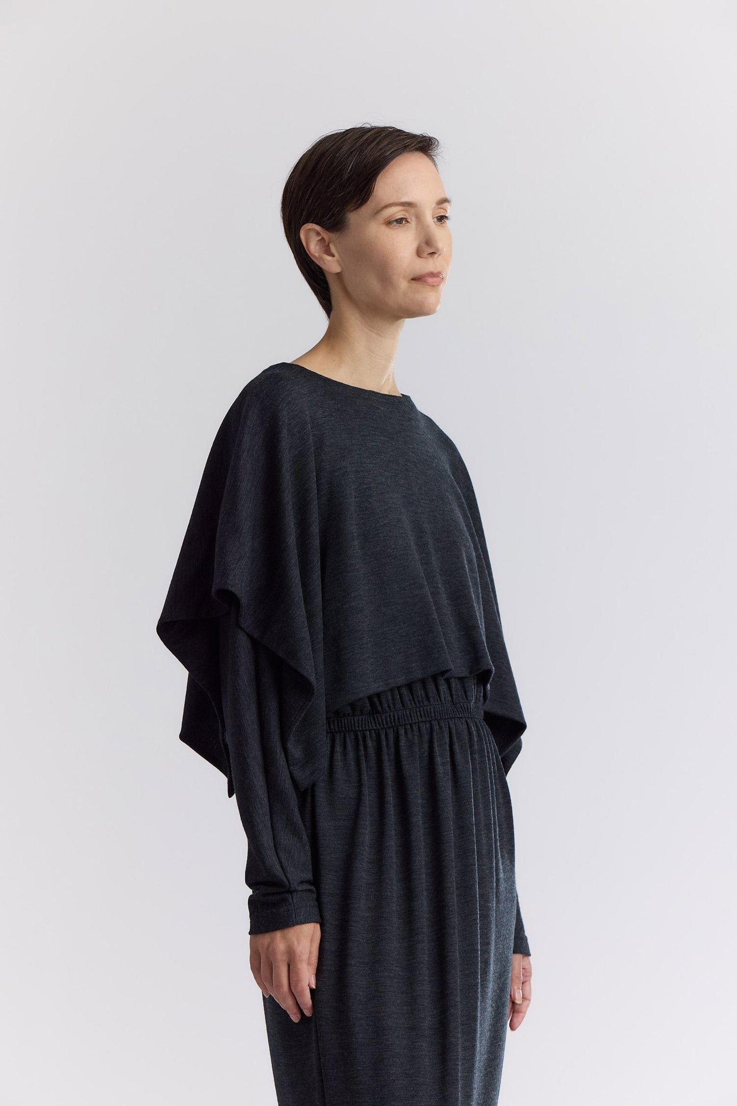 WASHABLE WOOL MINI PONCHO / DK. GREY