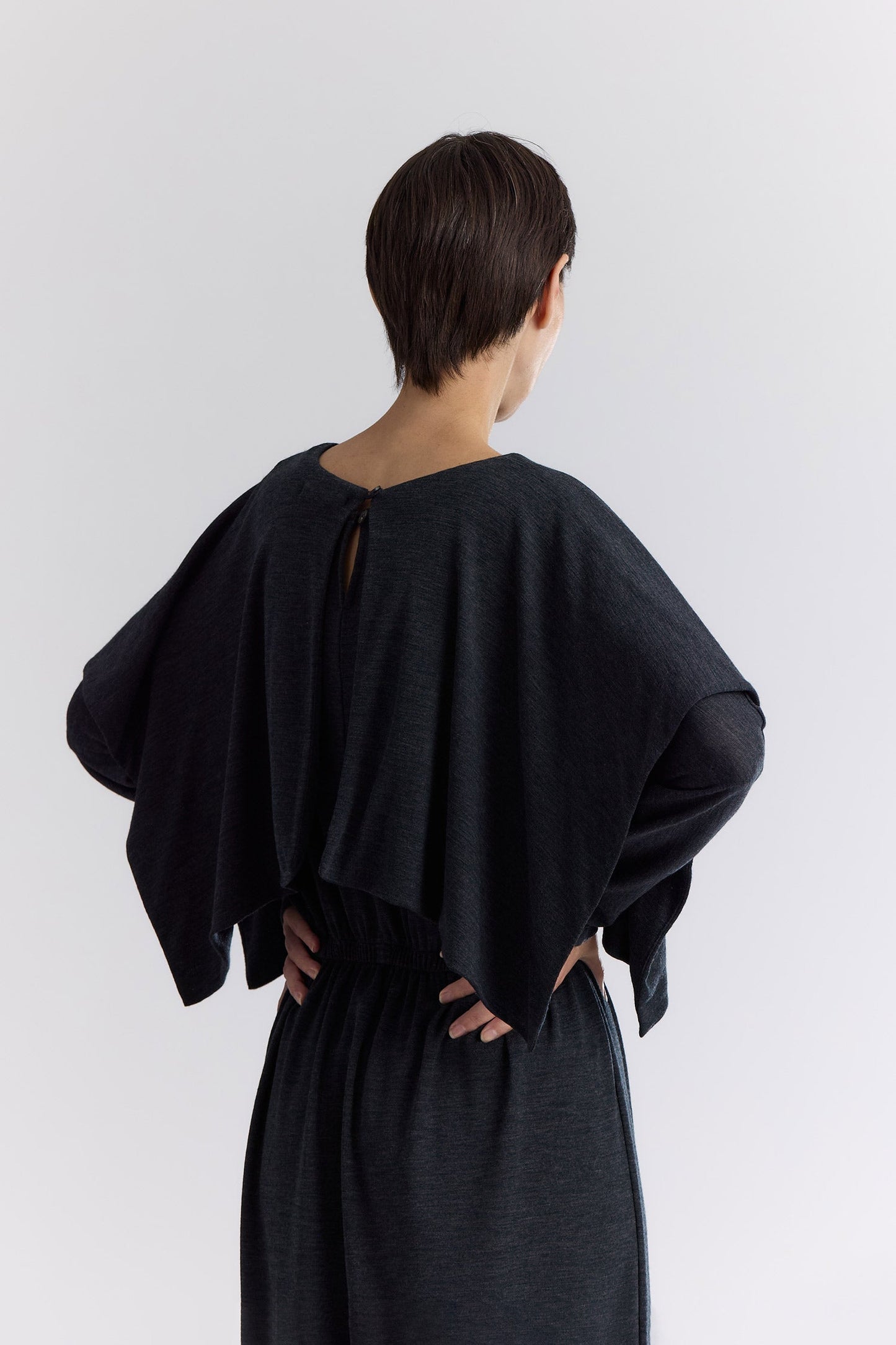 WASHABLE WOOL MINI PONCHO / DK. GREY