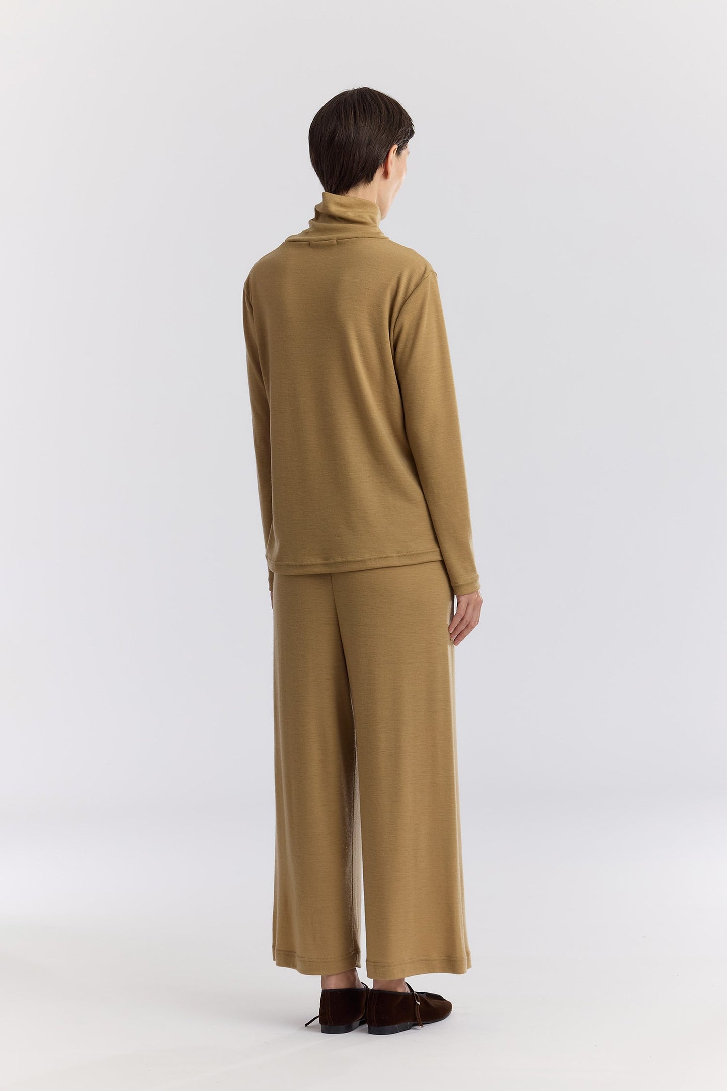 WASHABLE WOOL TURTLE NECK / CAMEL