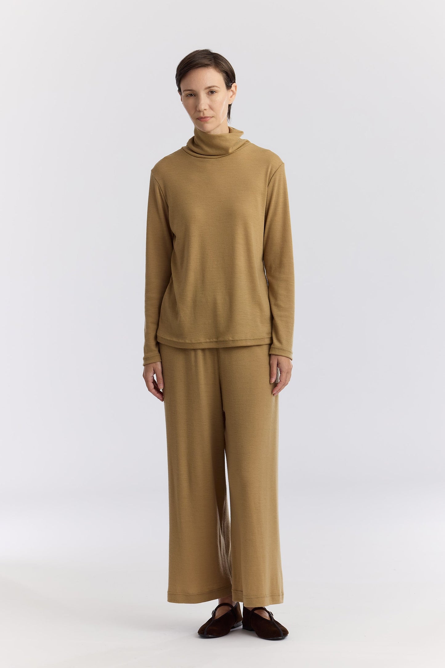 WASHABLE WOOL TURTLE NECK / CAMEL