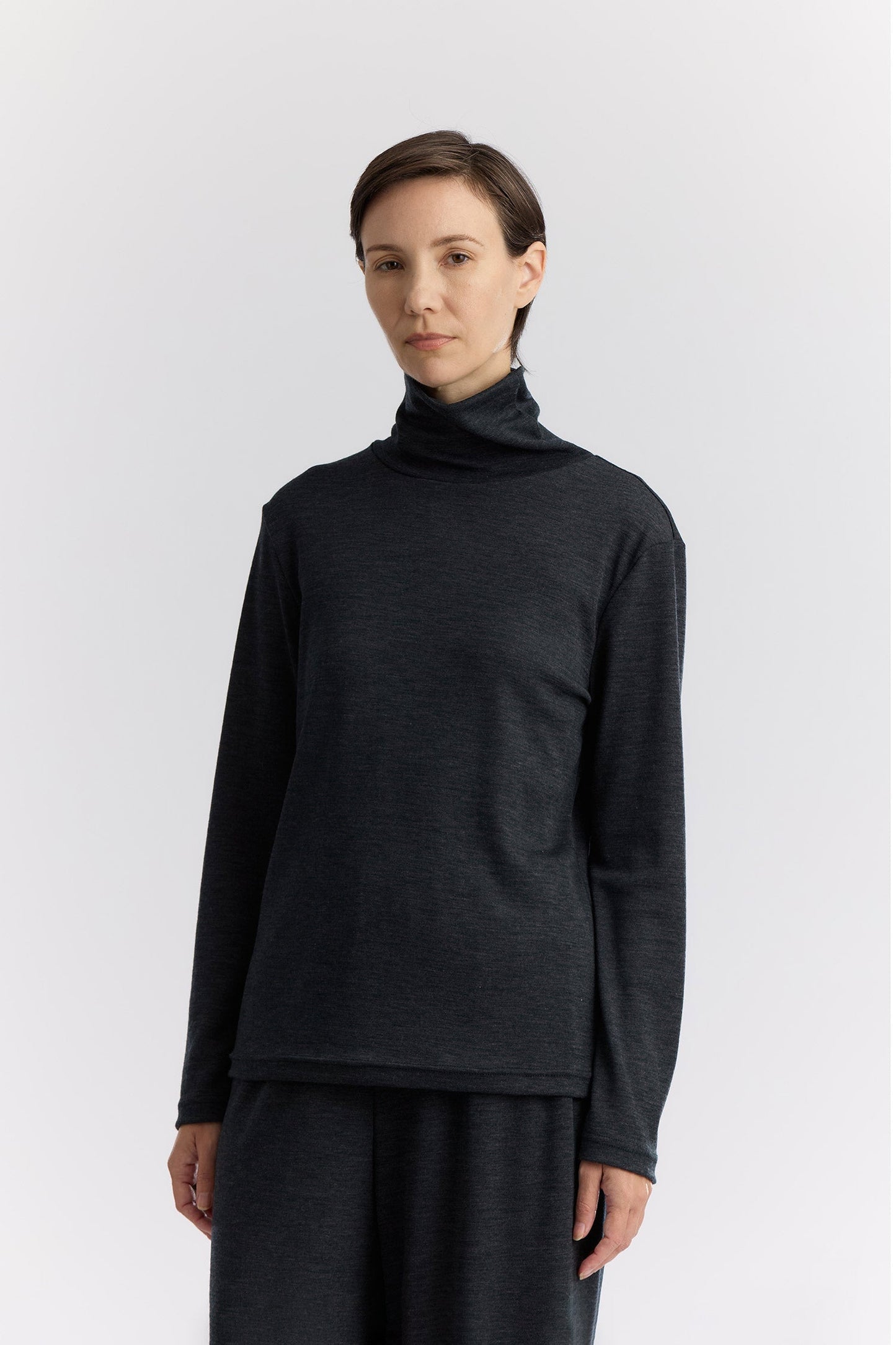 WASHABLE WOOL TURTLE NECK / DK. GREY