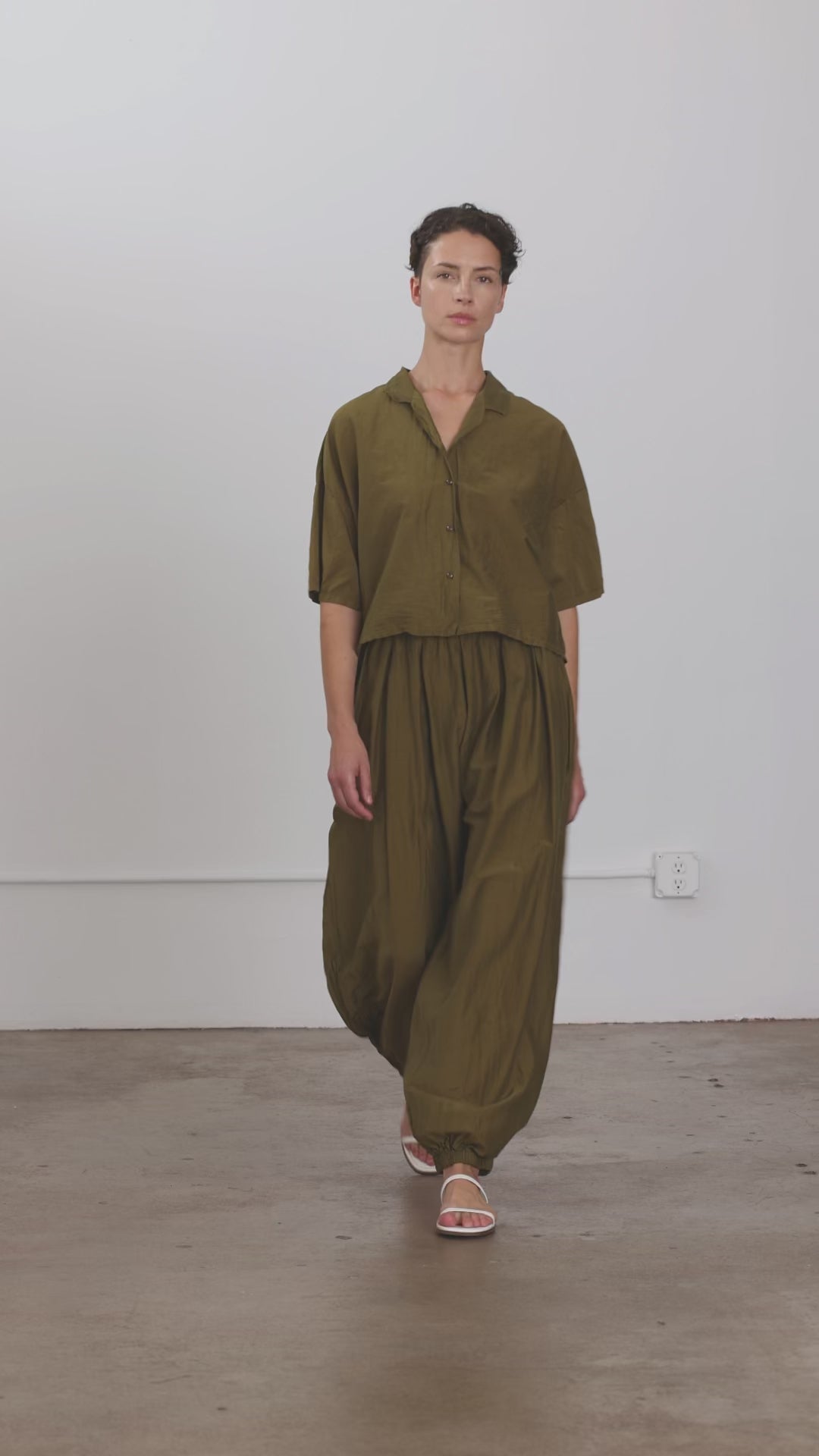 AKARI TACHIBANA U trouser ヘンプ　パンツ　ブラック AKARI PANTS / DK. OLIVE – BLACK CRANE