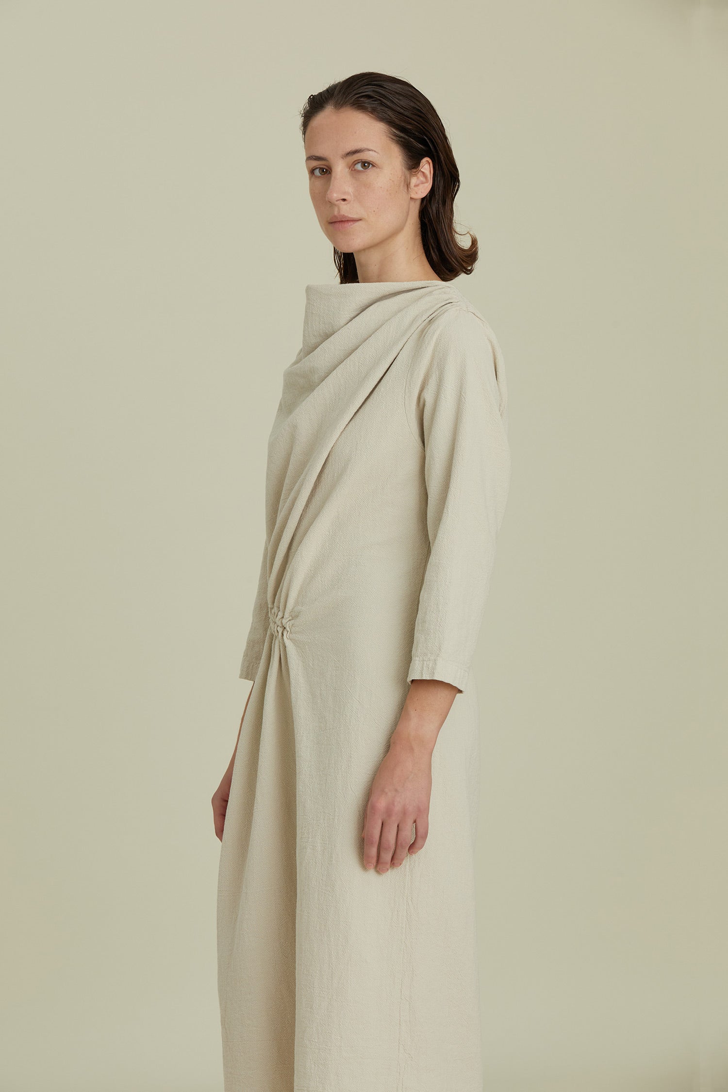 RUCHED DRESS / IVORY