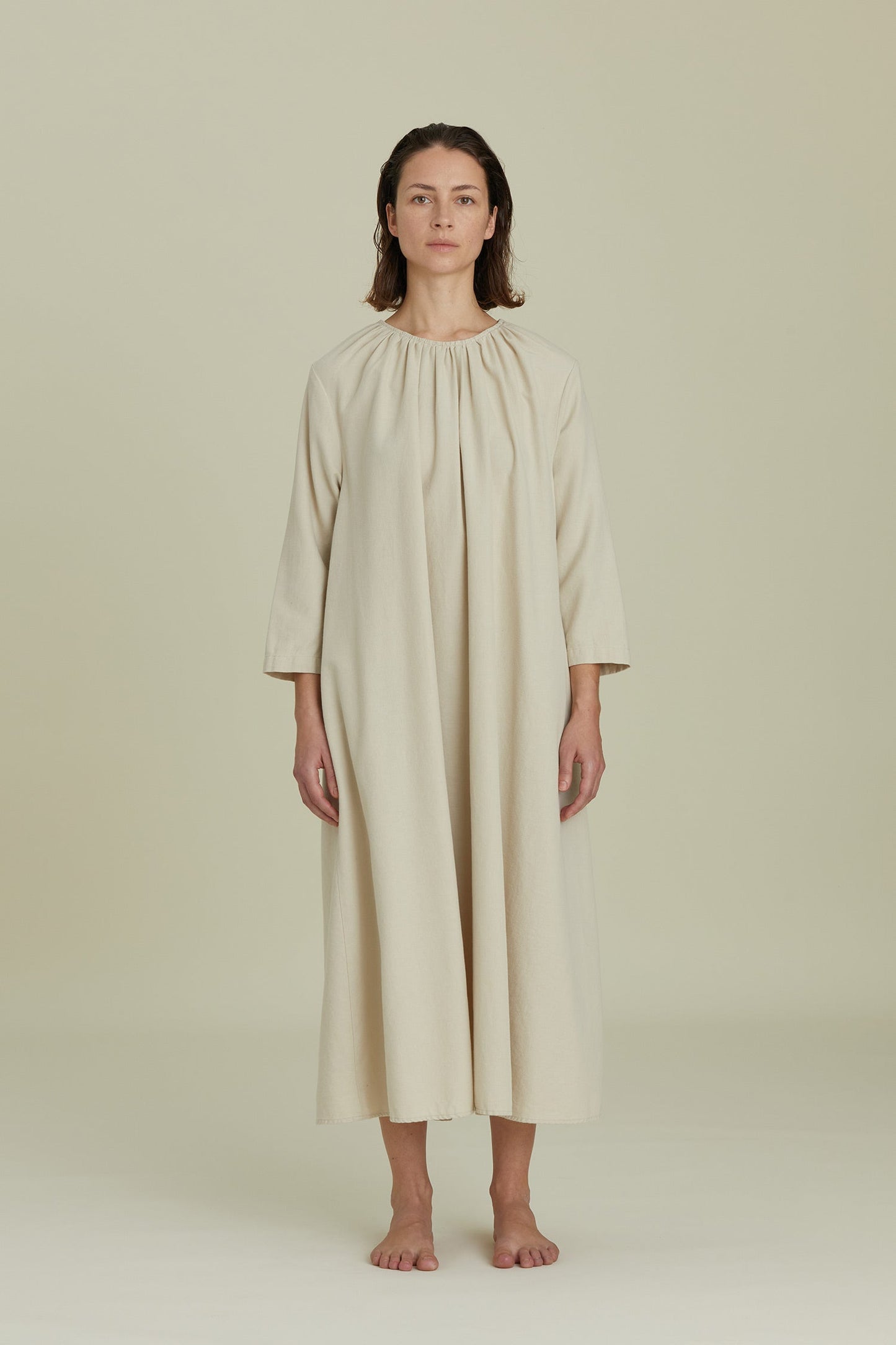 シャーリングネックドレス / アイボリー