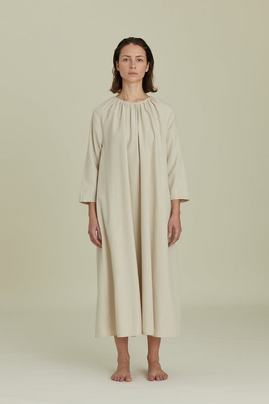 シャーリングネックドレス / アイボリー